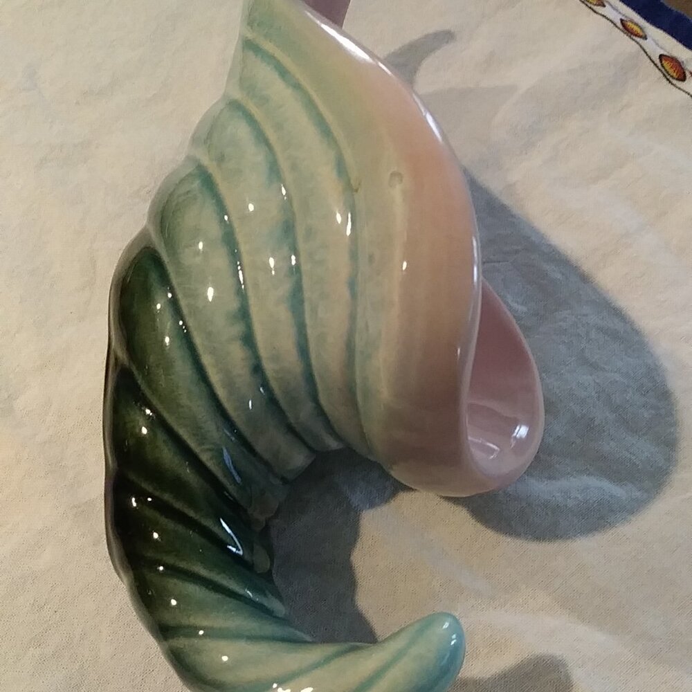 Vintage Regal Hull Pottery cornucopia vase/planter - Picture 11 of 11